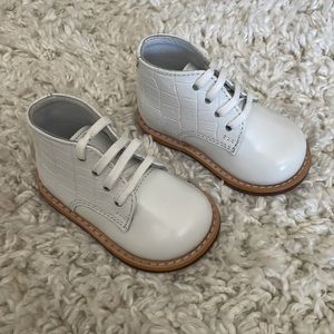 Josmo Walker baby first shoes 2.5 new and never worn